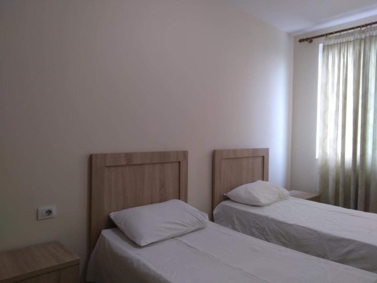 Bajovah Apartments & Restaurant Тирана Екстериор снимка
