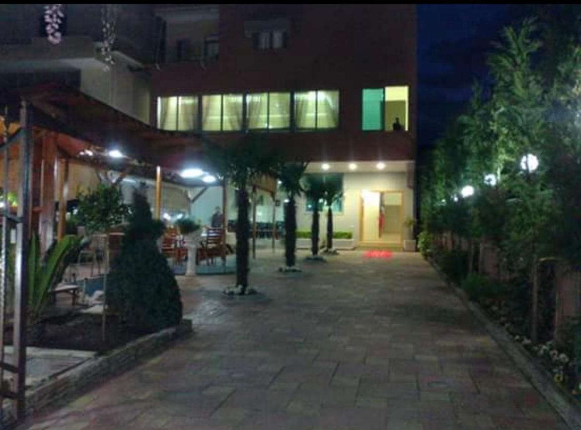 Bajovah Apartments & Restaurant Тирана Екстериор снимка