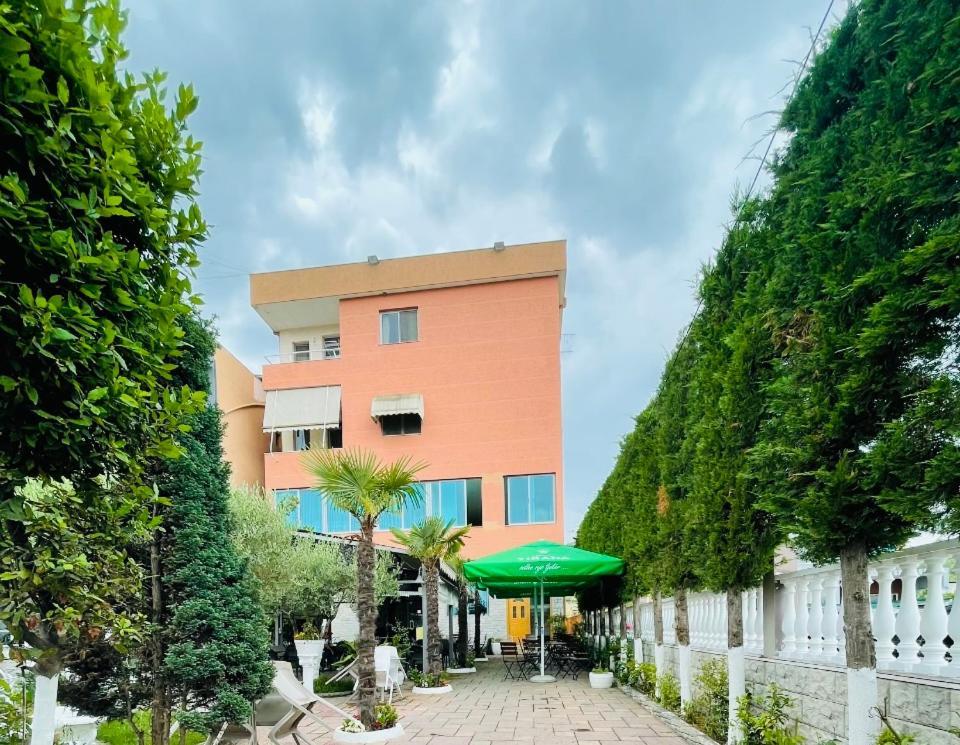 Bajovah Apartments & Restaurant Тирана Екстериор снимка
