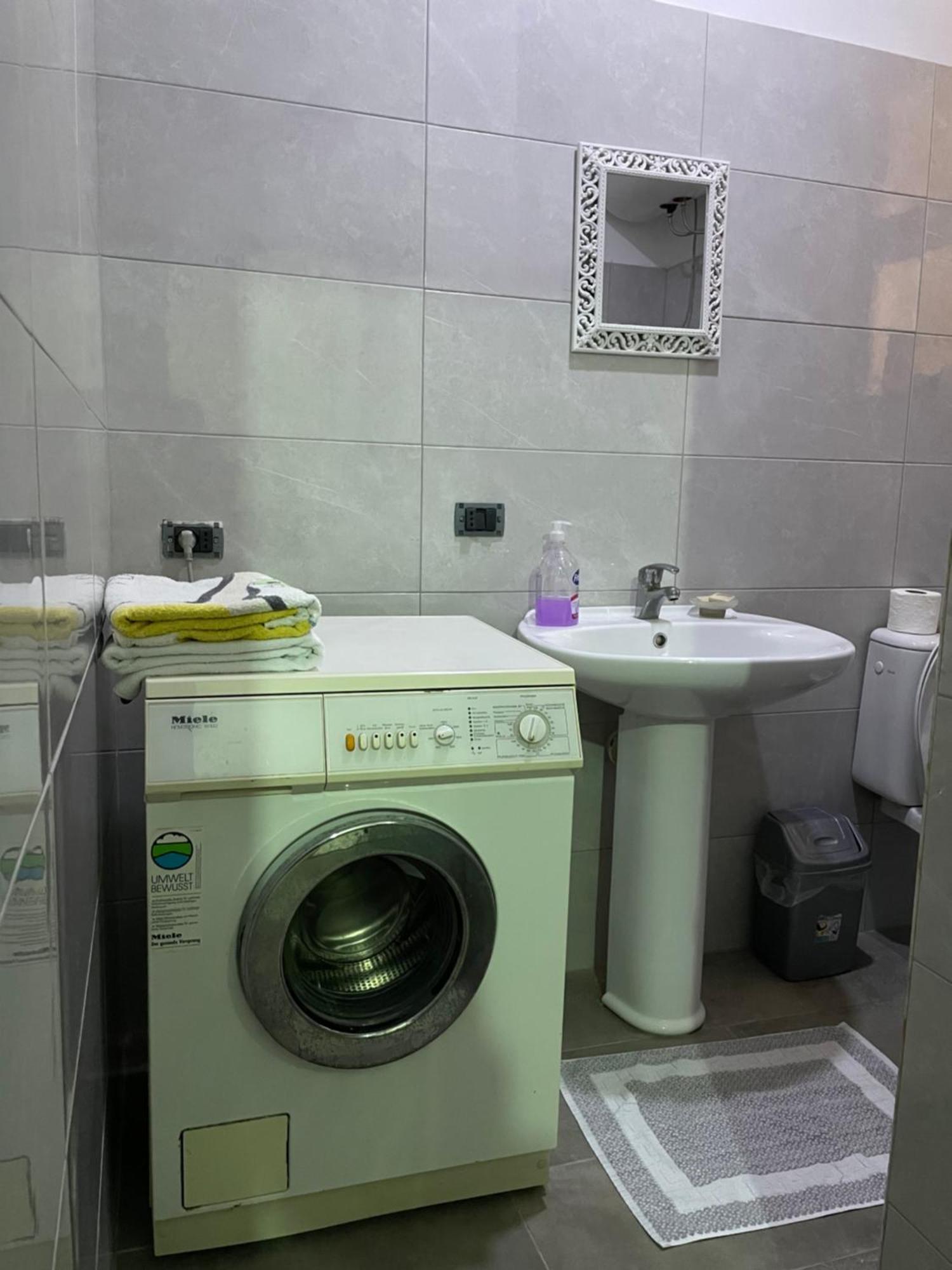 Bajovah Apartments & Restaurant Тирана Екстериор снимка