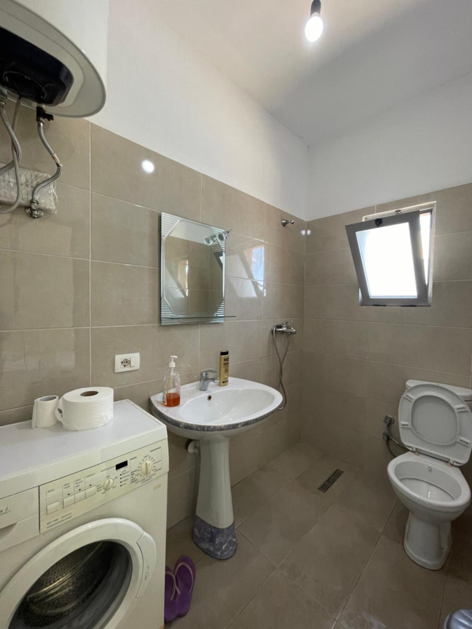 Bajovah Apartments & Restaurant Тирана Екстериор снимка